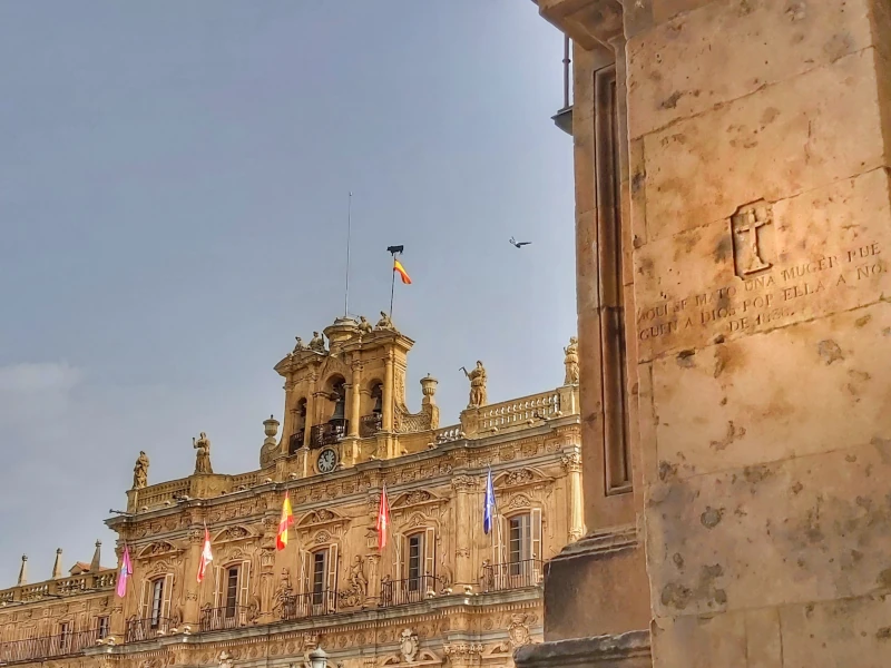 Plaza mayor de Salamanca. Inscripción de la mujer muerta y mariseca