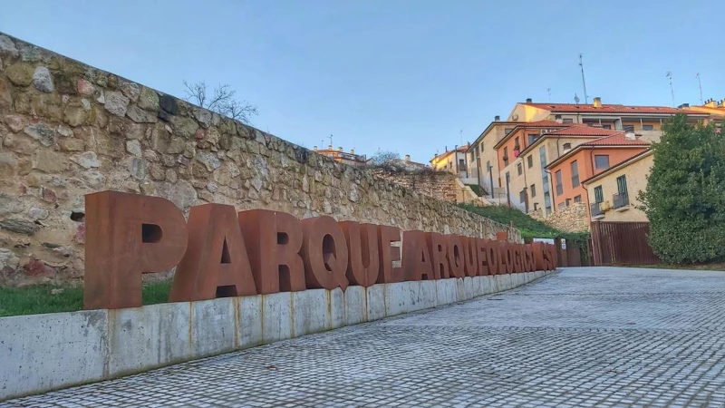 Entrada al Parque arqueológico en el cerro de san Vicente en Salamanca